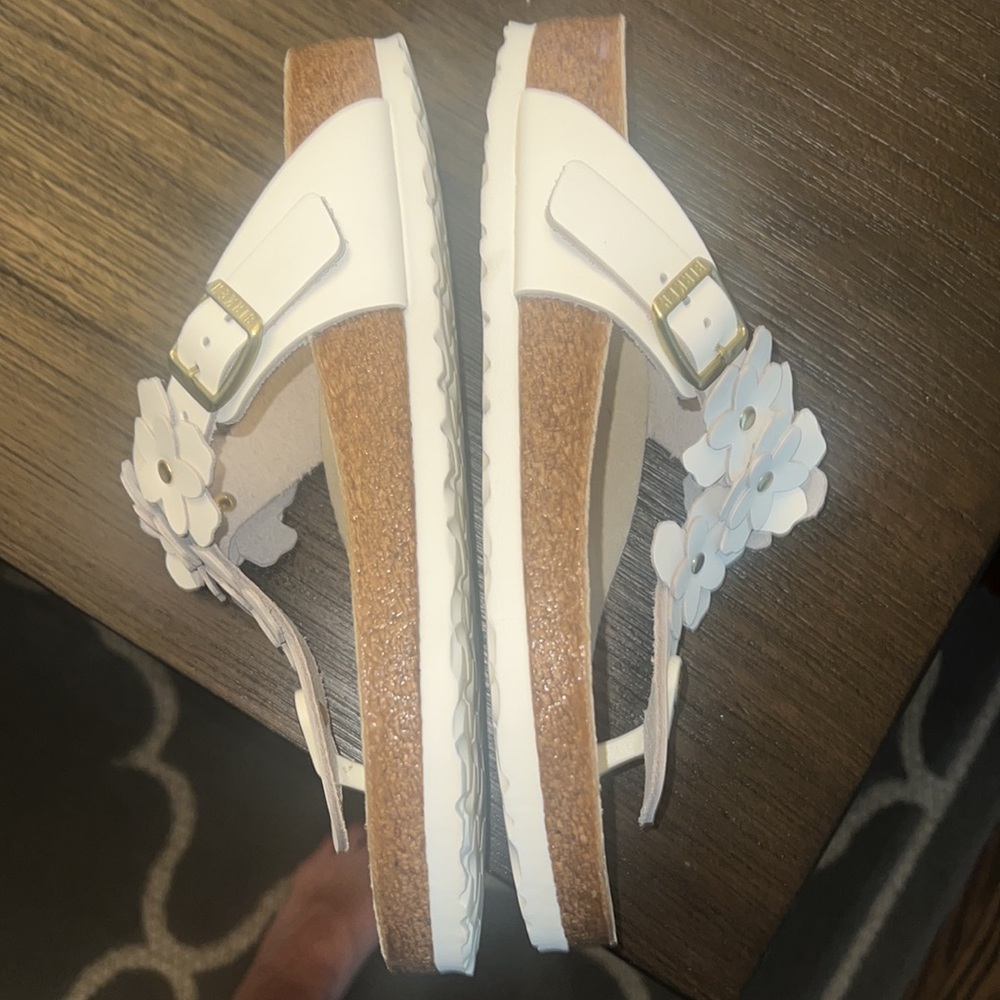 Birkenstock White Sandals with Floral Design - Picture 13 of 13